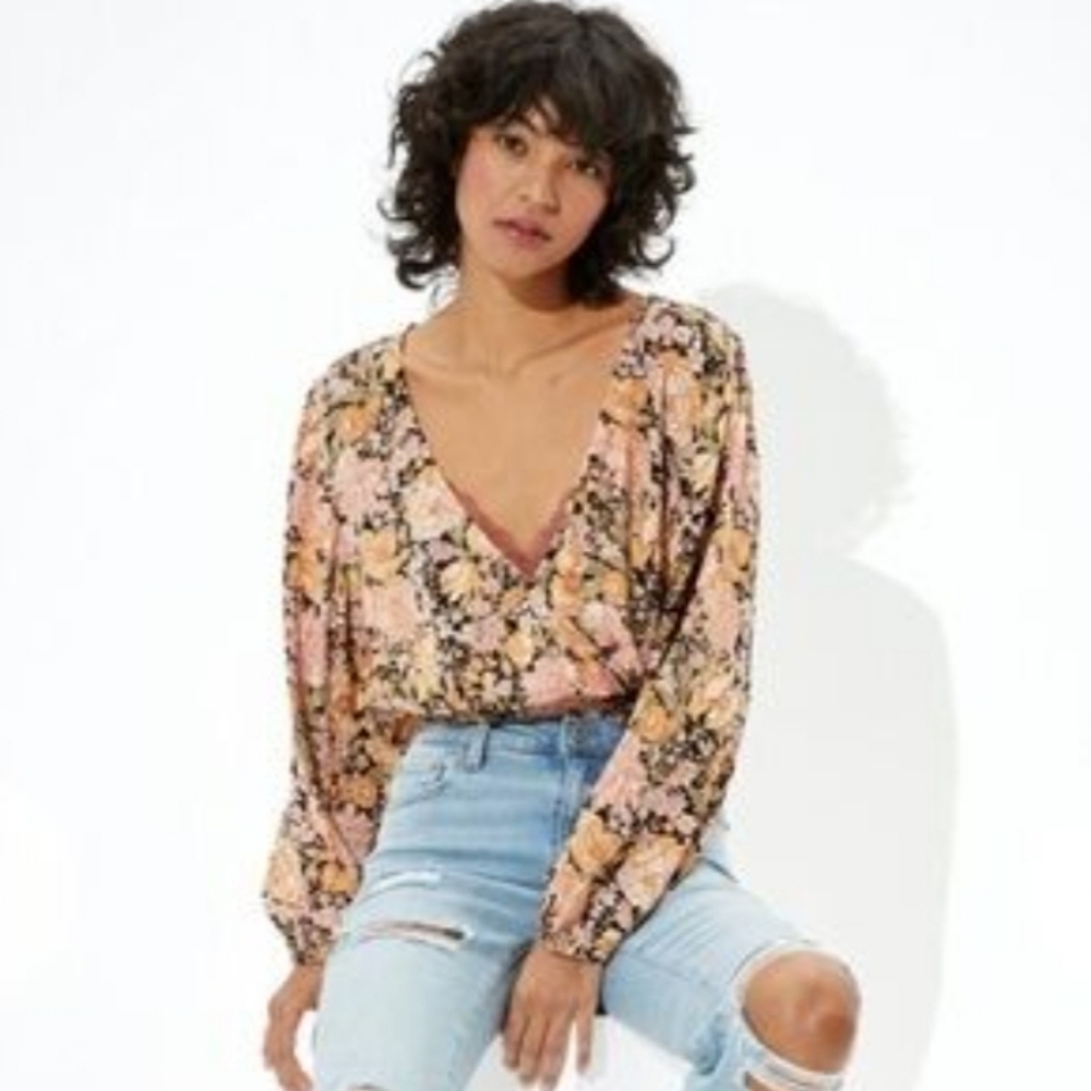 American eagle floral long sleeve cropped top